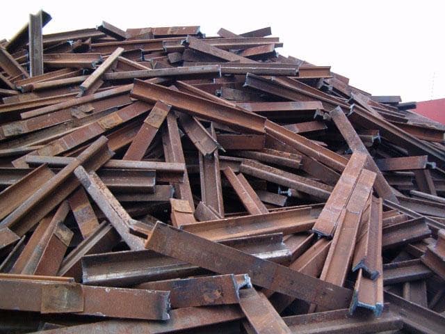 Phế liệu sắt thép được thu mua từ các công trình xây dựng